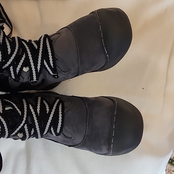 NEW Muk Luk Gwen Snowboots Rubber Tread Lace Up Style Spring Boots Tall Winter - Picture 13 of 15